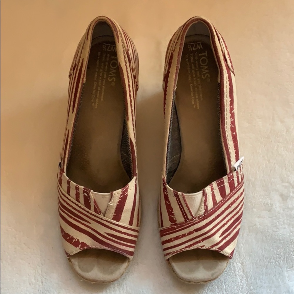 Toms red and cream striped wedge heels